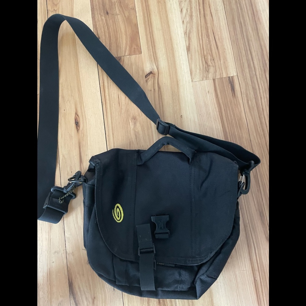 Timbuk2 purse. Very good used condition.